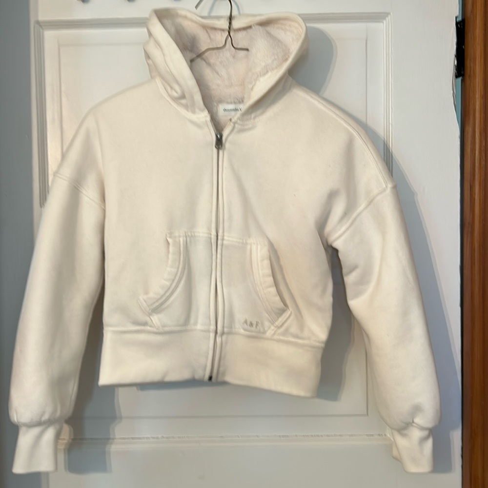 Abercrombie kids new w/o tags cream zip up fleece lined super soft pristine 9/10
